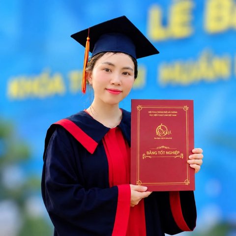 Huấn luyện viên Yoga Kim Chi