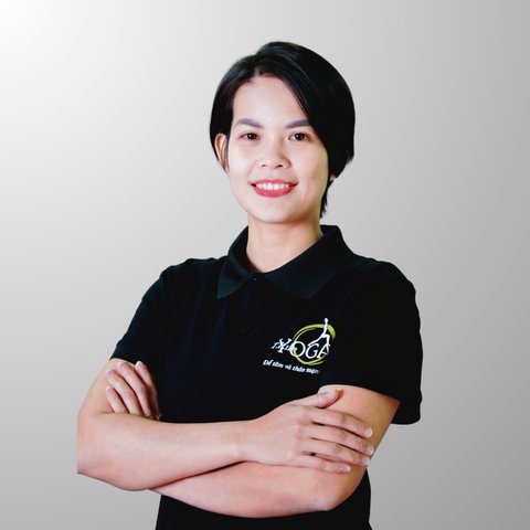 Huấn luyện viên Yoga Nguyễn Thuỳ Linh